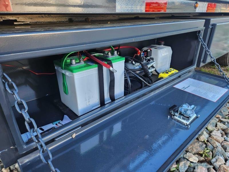 2026 Lamar Trailers 102x26 21k Gooseneck Deckover Tilt w/ Side-Mount Toolbox, Upgraded Tires, 6 D Ri