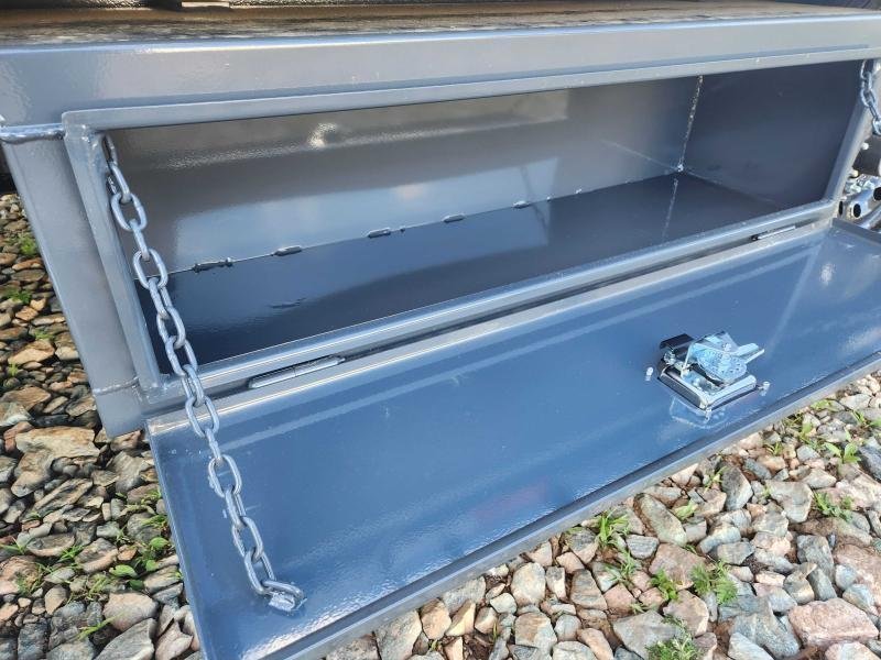 2026 Lamar Trailers 102x26 21k Gooseneck Deckover Tilt w/ Side-Mount Toolbox, Upgraded Tires, 6 D Ri