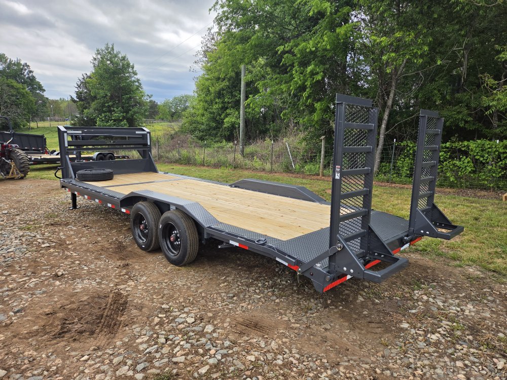 2026 Lamar 102x24 16k Gooseneck Equipment Hauler w/ Drive-Over Fenders and Stand-Up Ramps