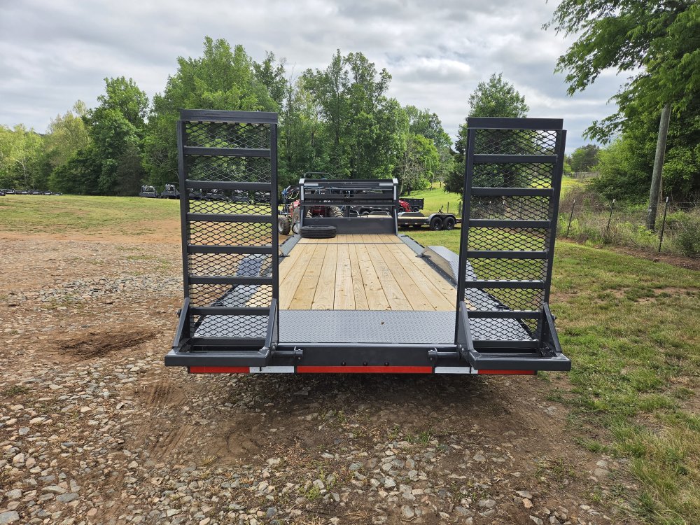 2026 Lamar 102x24 16k Gooseneck Equipment Hauler w/ Drive-Over Fenders and Stand-Up Ramps