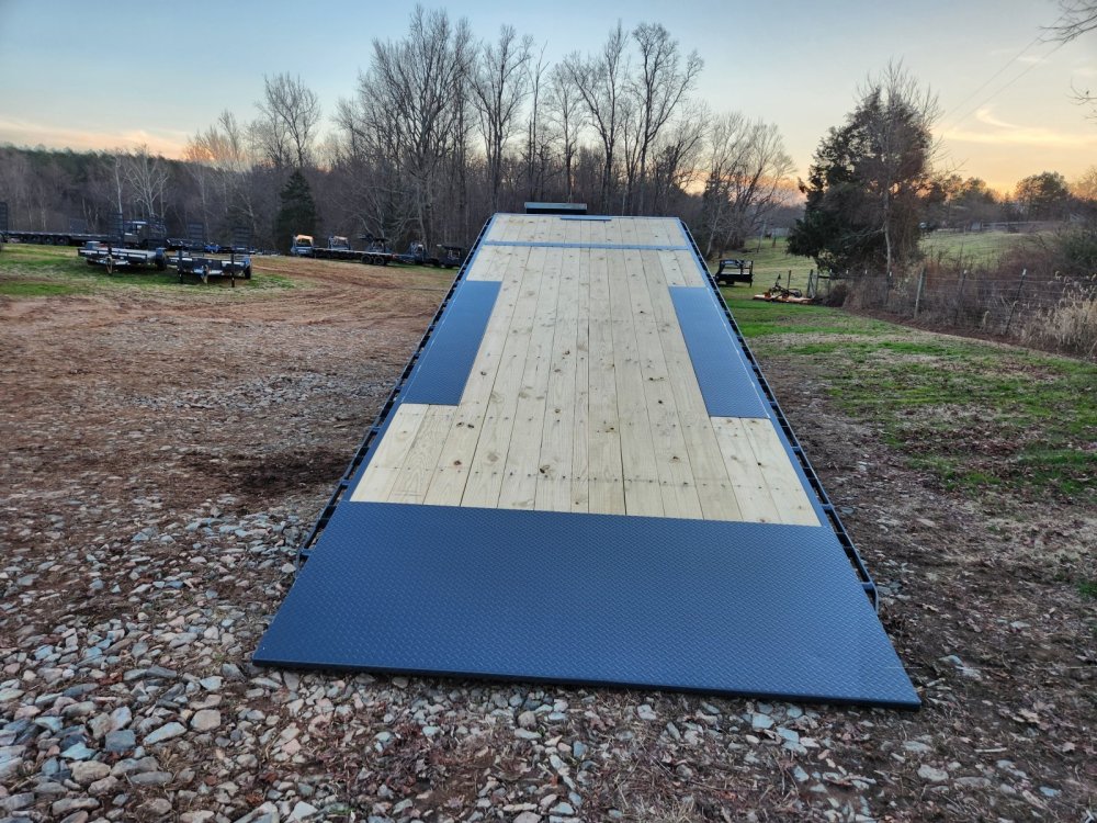 2027 Lamar 102x26 21k Gooseneck Deckover Tilt w/ Upgraded Tires, Solar Charger, Wireless Remote and 