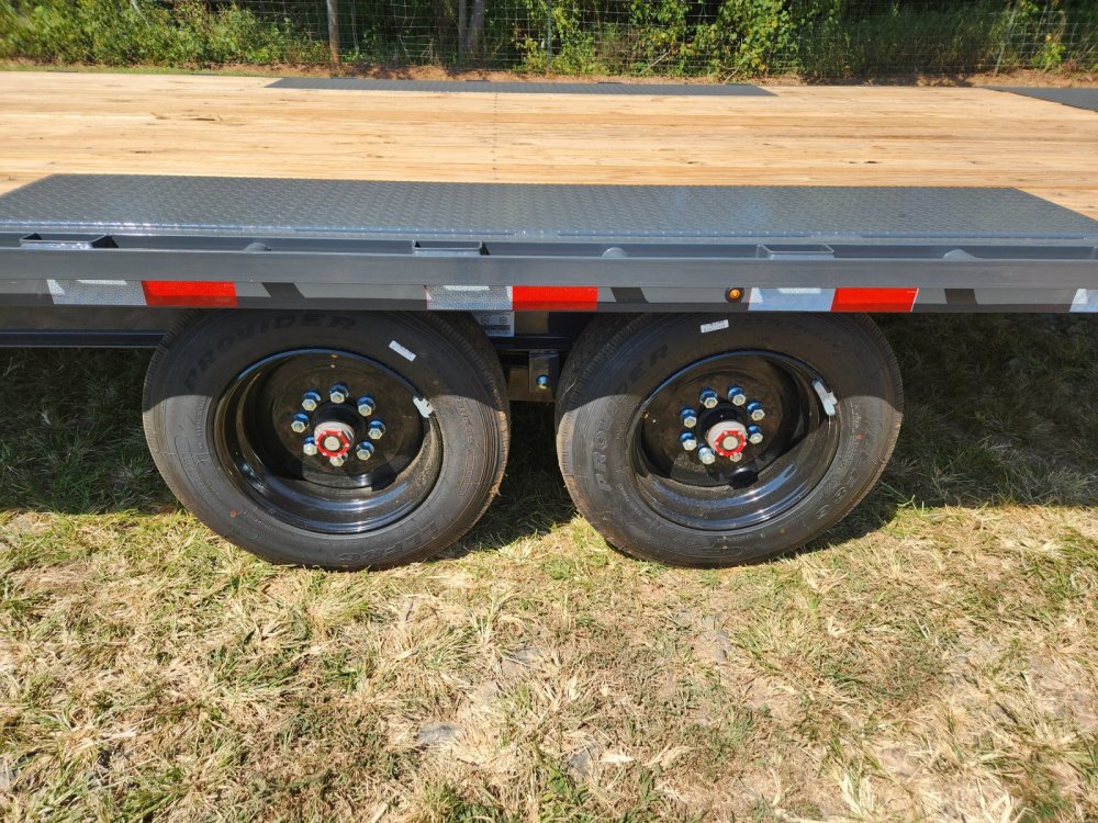 2026 Lamar 102x24 16k Deckover Tilt w/ Winch Plate and Solar Charger