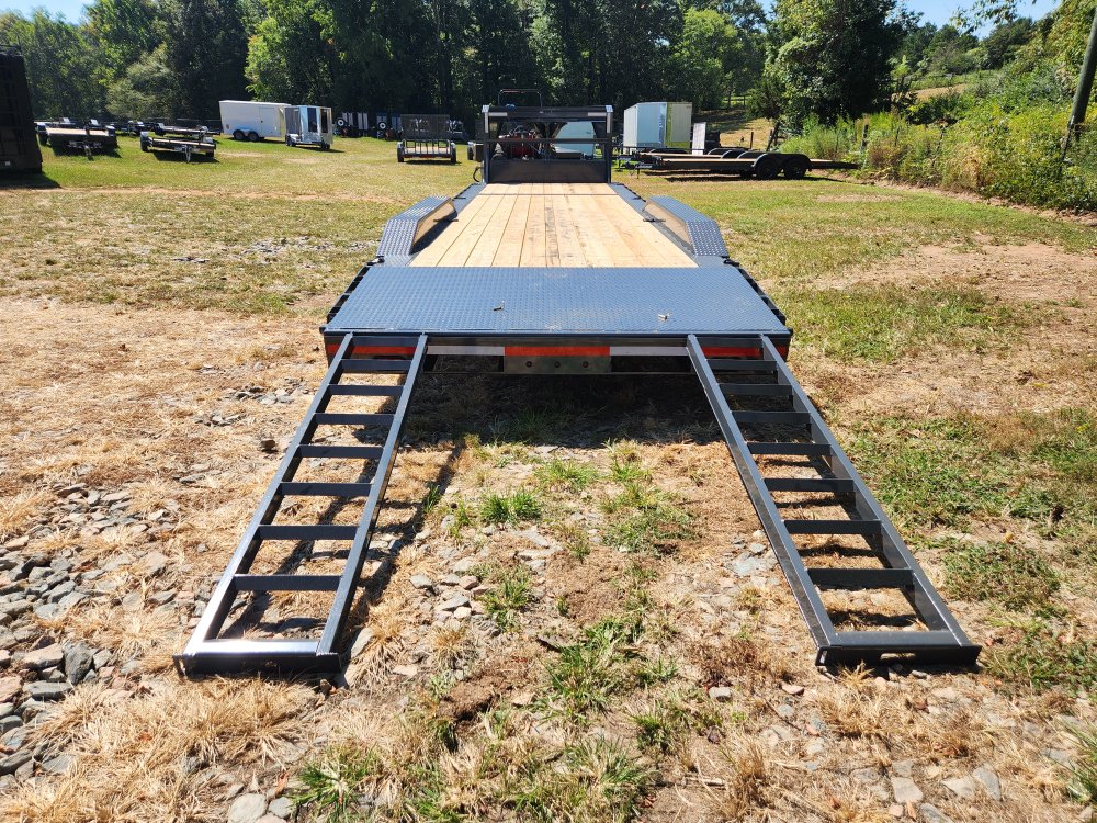 2026 Lamar 102x36 21k Gooseneck Equipment Hauler w/ Slide-In Ramps