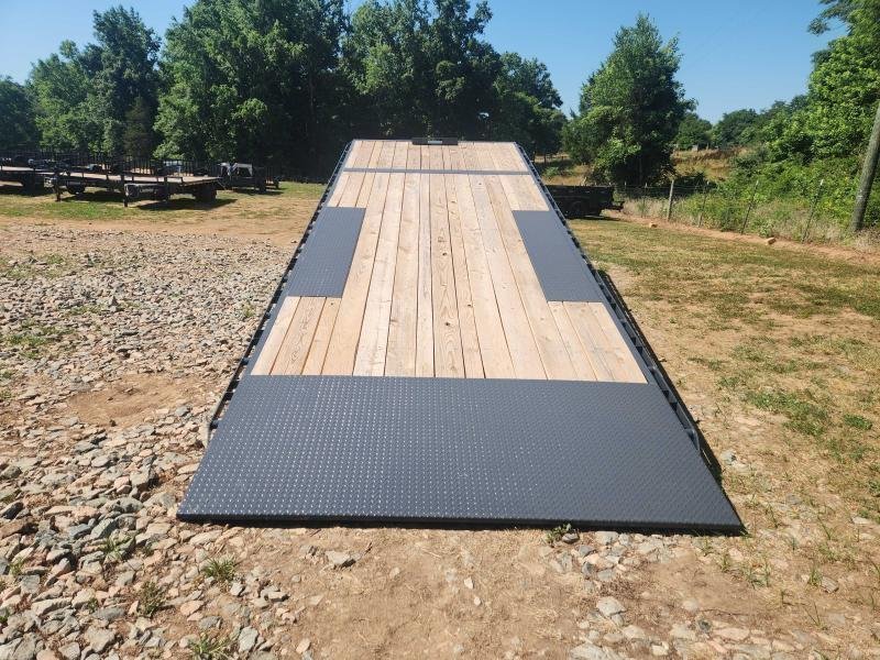 2026 Lamar 102x24 14k Deckover Tilt w/ Winch Plate and Solar Charger