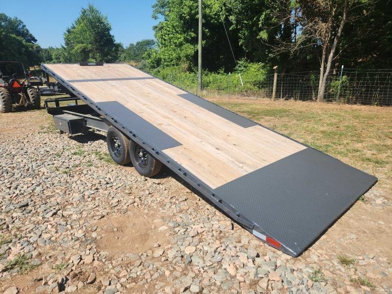 2026 Lamar 102x24 14k Deckover Tilt w/ Winch Plate and Solar Charger