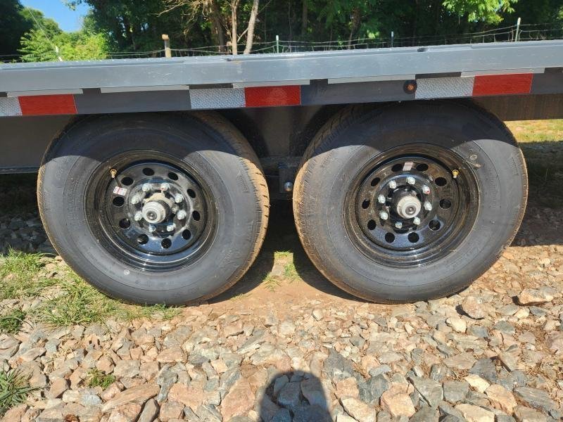 2026 Lamar 102x24 14k Deckover Tilt w/ Winch Plate and Solar Charger