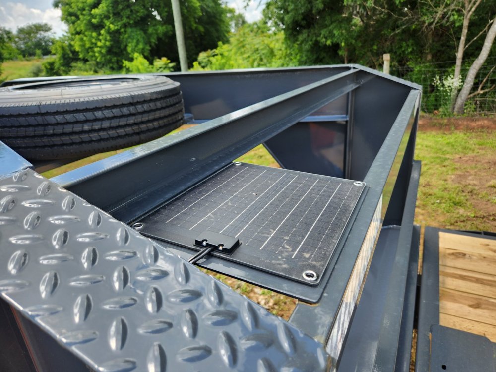 2026 Lamar 102x26 16k Gooseneck Deckover Tilt w/ Winch Plate and Solar Charger