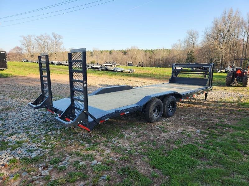 2026 Lamar 102X24 14K Gooseneck Equipment Hauler w/ Drive-Over Fenders and Stand-Up Ramps