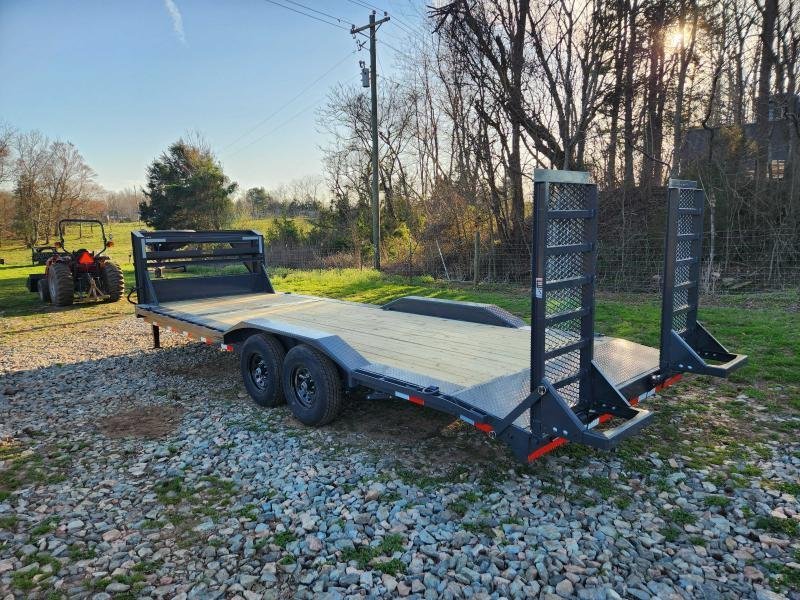 2026 Lamar 102X24 14K Gooseneck Equipment Hauler w/ Drive-Over Fenders and Stand-Up Ramps