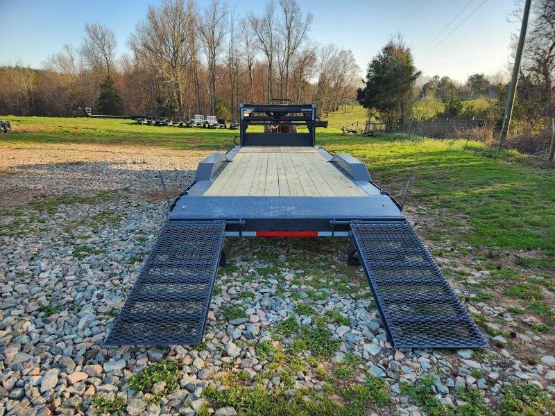 2026 Lamar 102X24 14K Gooseneck Equipment Hauler w/ Drive-Over Fenders and Stand-Up Ramps