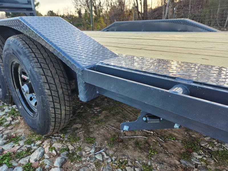 2026 Lamar 102X24 14K Gooseneck Equipment Hauler w/ Drive-Over Fenders and Stand-Up Ramps