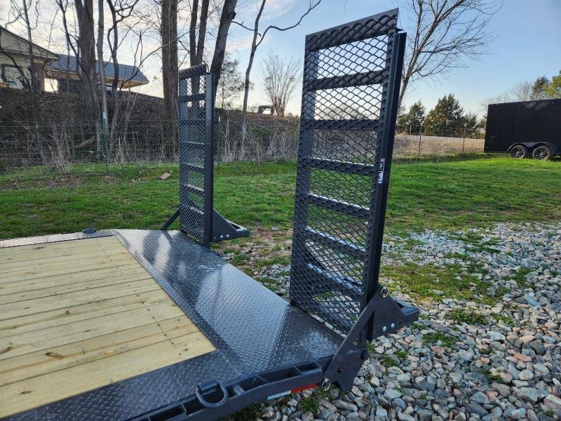 2026 Lamar 102X24 14K Gooseneck Equipment Hauler w/ Drive-Over Fenders and Stand-Up Ramps