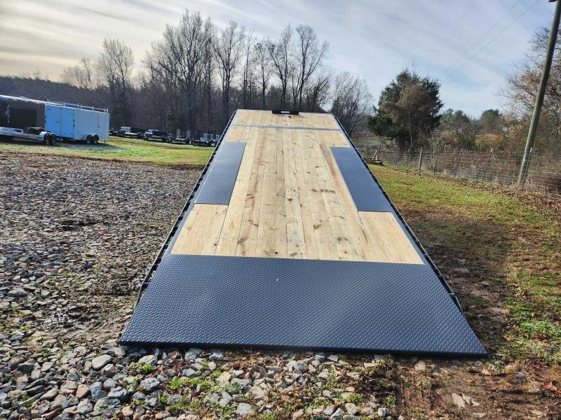 2025 Lamar 102x26 21k Deckover Tilt w/ Solar Charger and Winch Plate