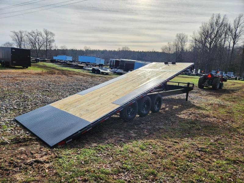 2025 Lamar 102x26 21k Deckover Tilt w/ Solar Charger and Winch Plate