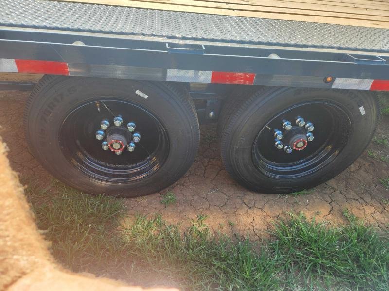 2025 Lamar 102x24 16k Gooseneck Deckover Tilt