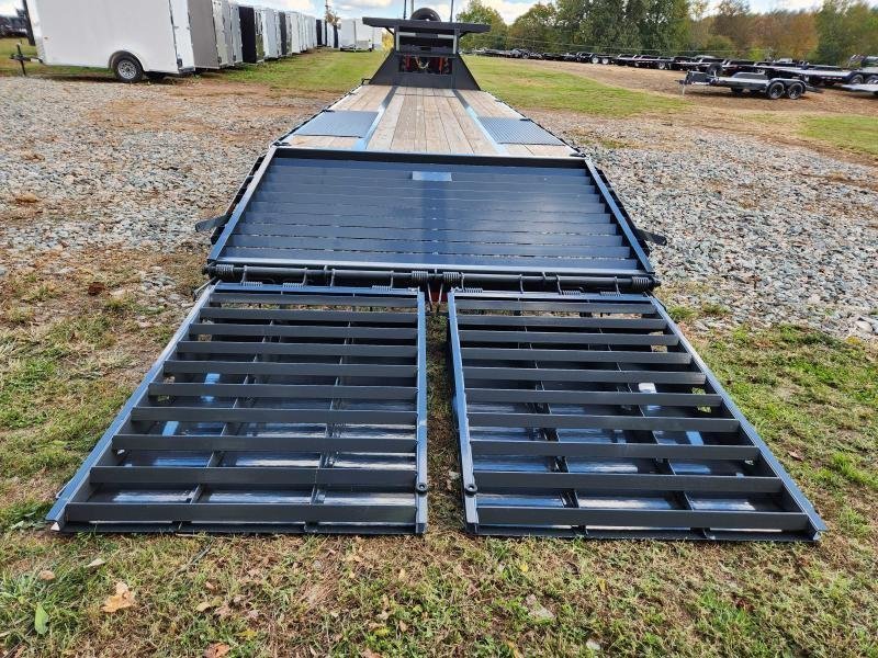 2026 Lamar 102x25 20k Gooseneck Deckover w/ Deck Over Neck, Winch Plate, Torque Tube and Rhino Ramps