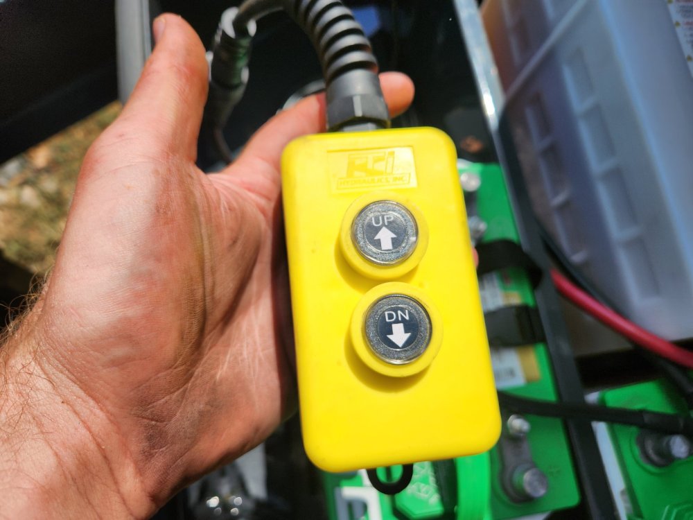 2026 Lamar 7X16 16K Telescopic Dump w/ 2 Batteries, Solar Charger and 36" Sides