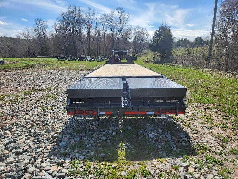 2026 Lamar 102X32 20K Gooseneck Deckover w/ Upgraded Tires, Torque Tube and Rhino Ramps