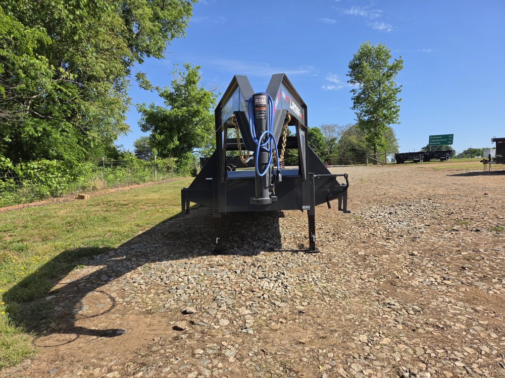 2026 Lamar 102x32 20k Gooseneck Deckover w/ Hydraulic Dove and Pierced Beam