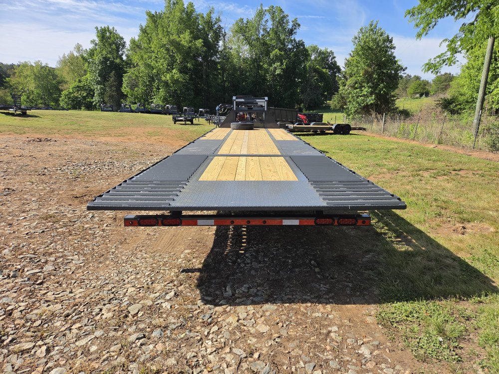 2026 Lamar 102x32 20k Gooseneck Deckover w/ Hydraulic Dove and Pierced Beam