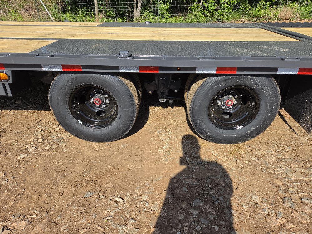 2026 Lamar 102x32 20k Gooseneck Deckover w/ Hydraulic Dove and Pierced Beam