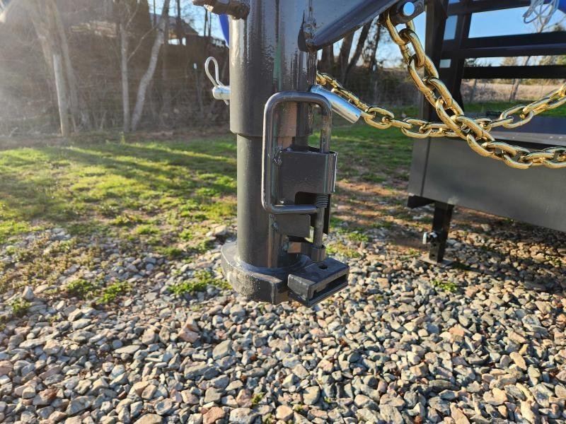 2026 Lamar 102X24 14K Gooseneck Equipment Hauler w/ Winch Plate, Drive-Over Fenders and Stand-Up Ram