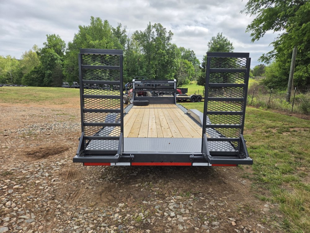 2027 Lamar 102x24 16k Gooseneck Equipment Hauler w/ Winch Plate and Stand-Up Ramps