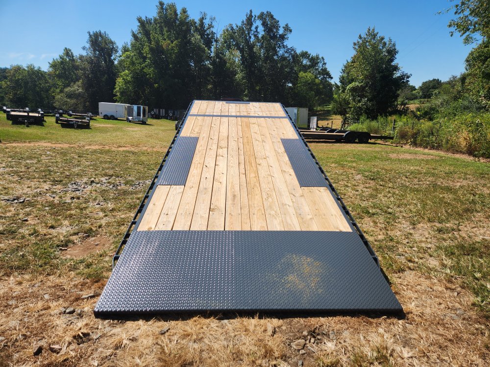 2026 Lamar 102x24 16k Deckover Tilt w/ Winch Plate and Solar Charger