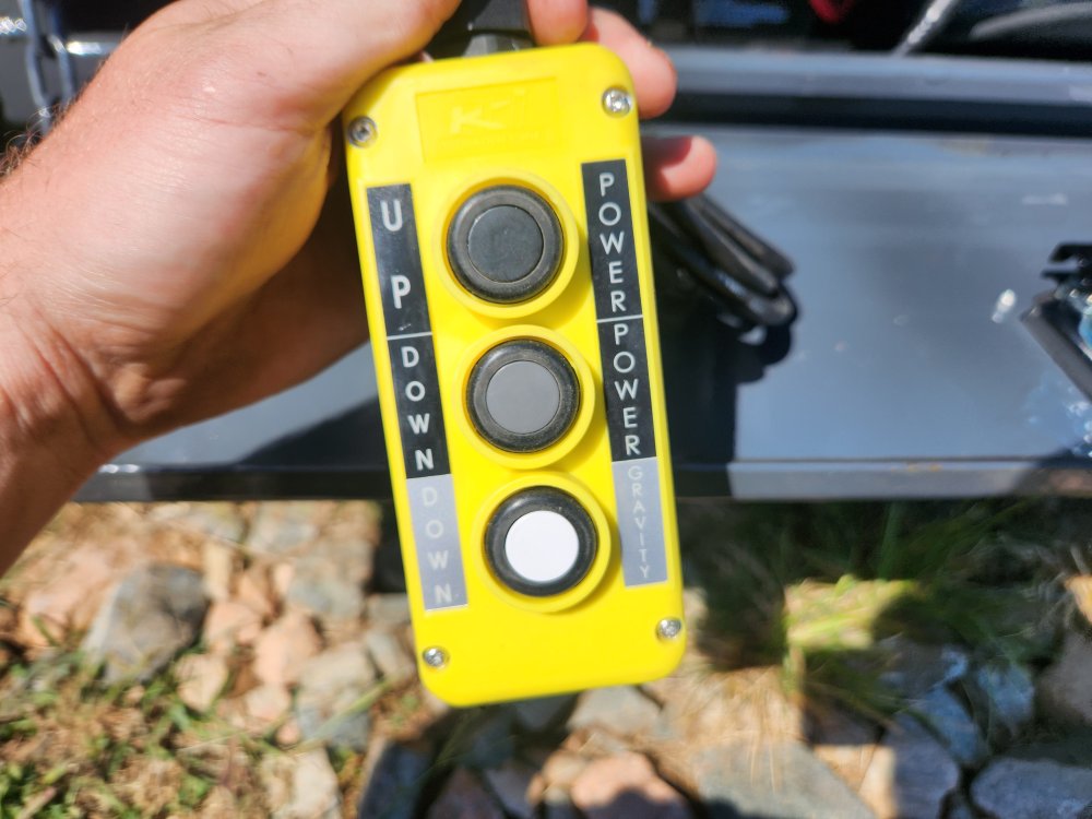 2026 Lamar 102x24 16k Deckover Tilt w/ Winch Plate and Solar Charger
