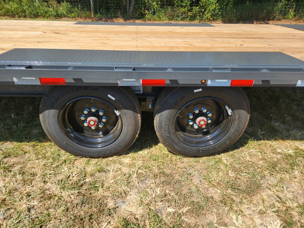 2026 Lamar 102x24 16k Deckover Tilt w/ Winch Plate and Solar Charger