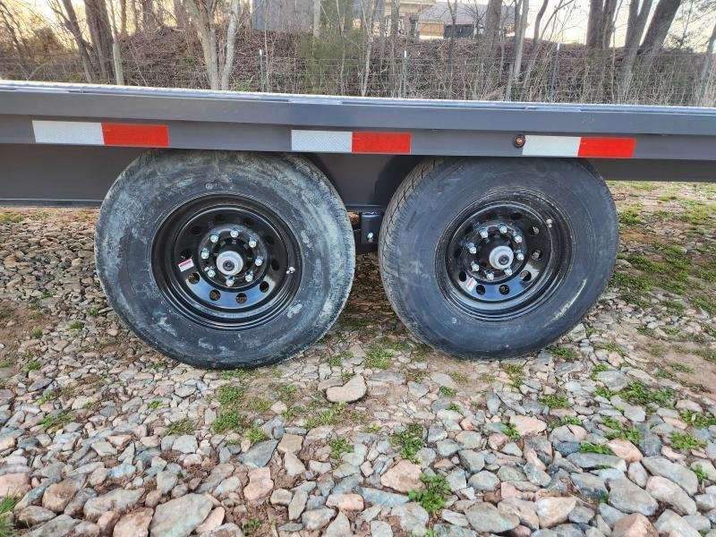 2026 Lamar 102x24 14k Gooseneck Deckover Tilt w/ Winch Plate and Solar Charger