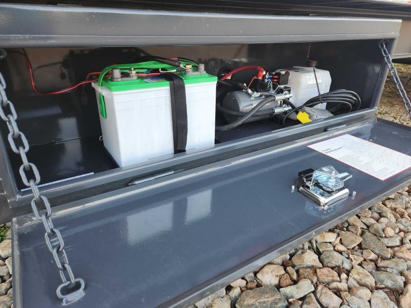 2026 Lamar 102x24 14k Gooseneck Deckover Tilt w/ Winch Plate and Solar Charger