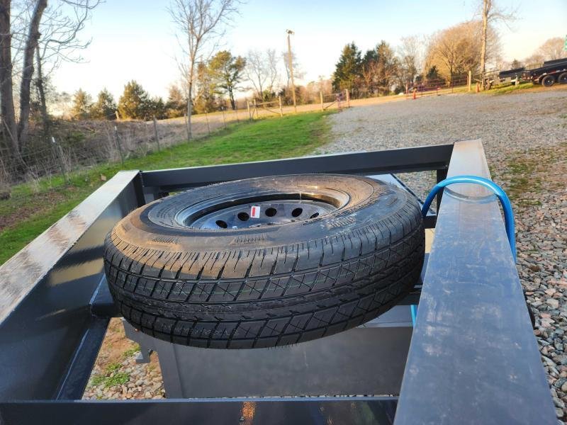 2026 Lamar 102x24 14k Gooseneck Deckover Tilt w/ Winch Plate and Solar Charger