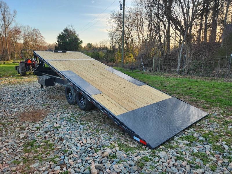 2026 Lamar 102x24 14k Gooseneck Deckover Tilt w/ Winch Plate and Solar Charger