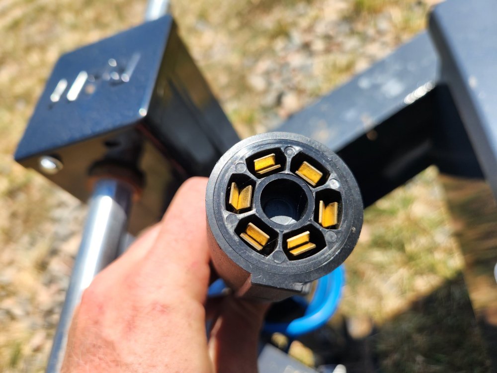 2026 Lamar Trailers 7x16 21k Telescopic Dump w/ Wireless Remote, Solar Charger, 2 Batteries and 36" 