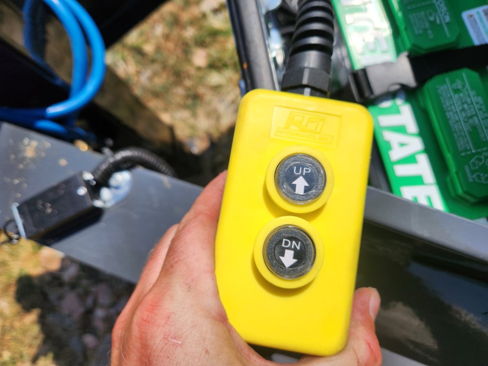 2026 Lamar Trailers 7x16 21k Telescopic Dump w/ Wireless Remote, Solar Charger, 2 Batteries and 36" 