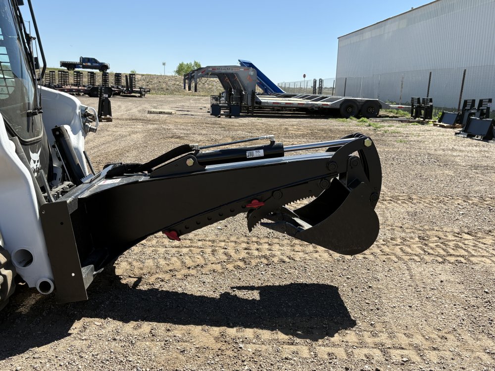 6.5' BACKHOE WITH THUMB & 18" BUCKET