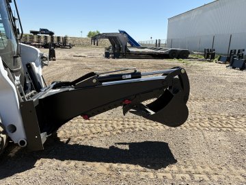 6.5' BACKHOE WITH THUMB & 18" BUCKET