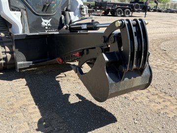 6.5' BACKHOE WITH THUMB & 18" BUCKET