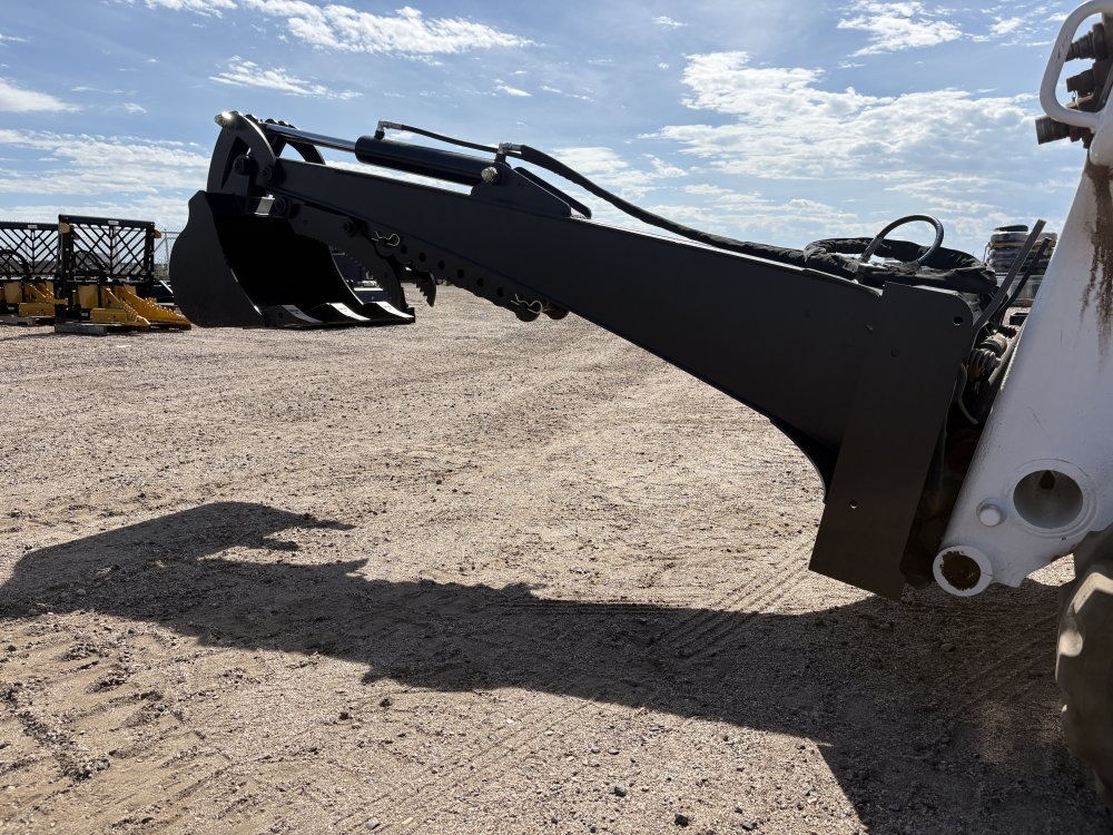 8.5'  BACKHOE WITH THUMB & 18" BUCKET