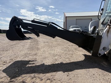 8.5'  BACKHOE WITH THUMB & 18" BUCKET
