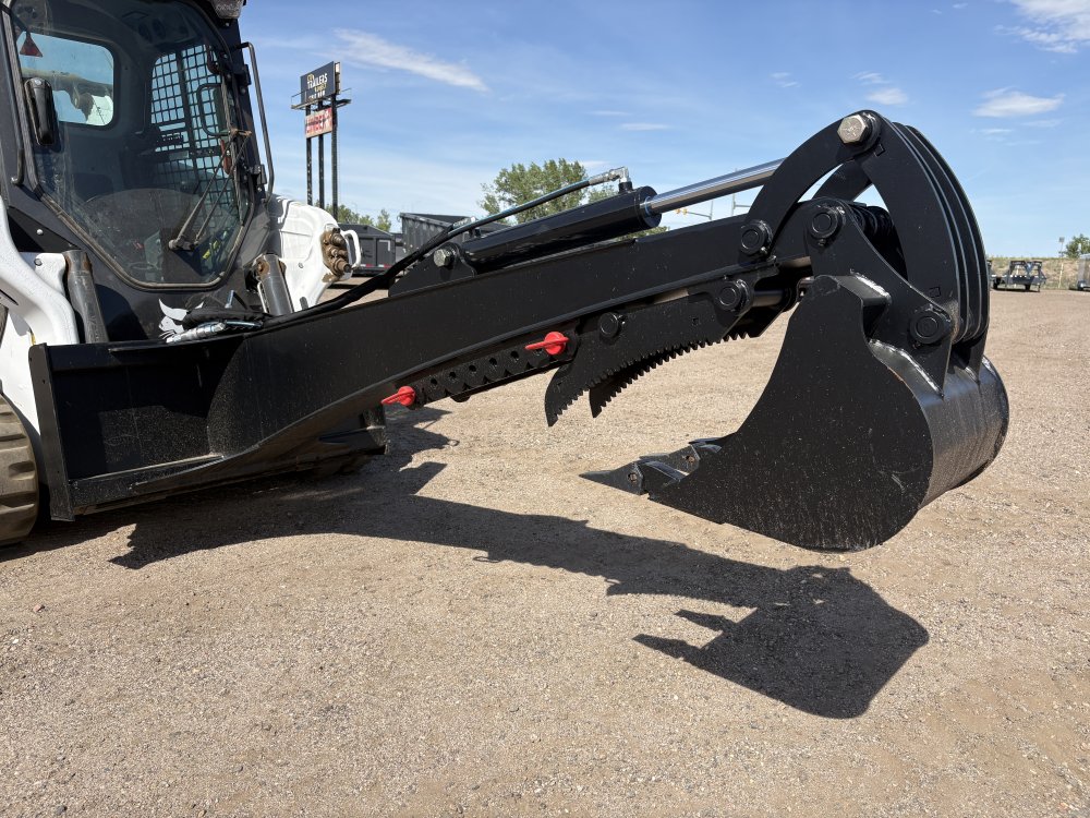 8.5'  BACKHOE WITH THUMB & 18" BUCKET