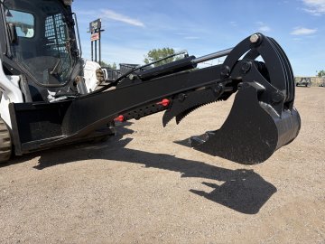 8.5'  BACKHOE WITH THUMB & 18" BUCKET