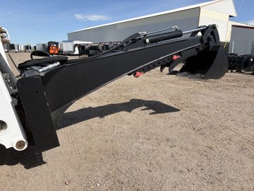 8.5'  BACKHOE WITH THUMB & 18" BUCKET