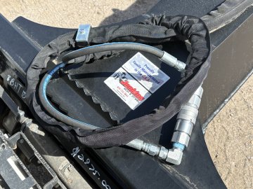 8.5'  BACKHOE WITH THUMB & 18" BUCKET
