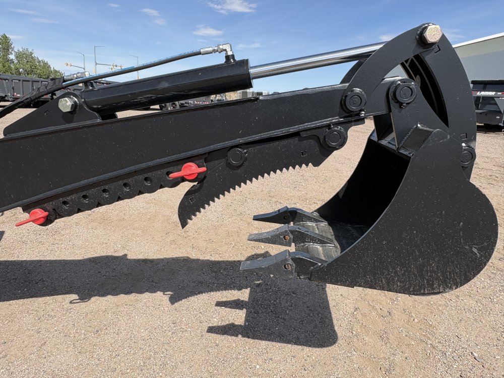 8.5'  BACKHOE WITH THUMB & 18" BUCKET