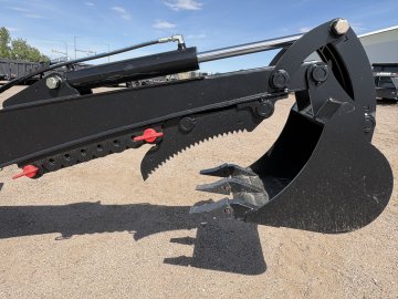 8.5'  BACKHOE WITH THUMB & 18" BUCKET