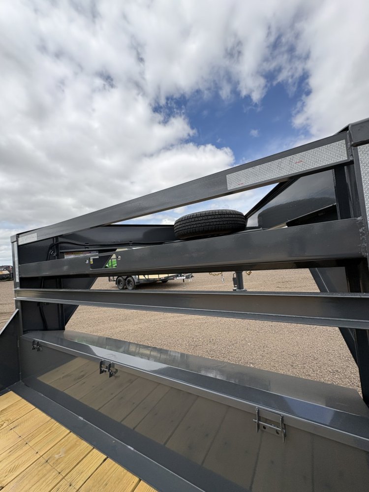 8.5'x40' Lamar Flatbed