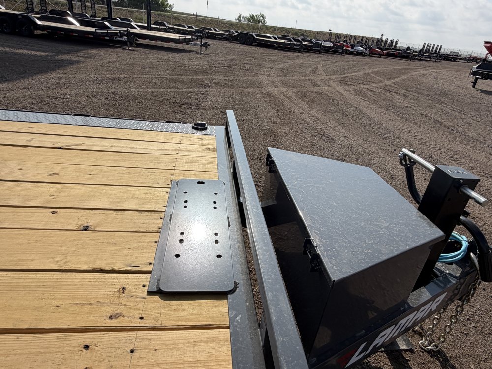 8.5'x22' Lamar Equipment