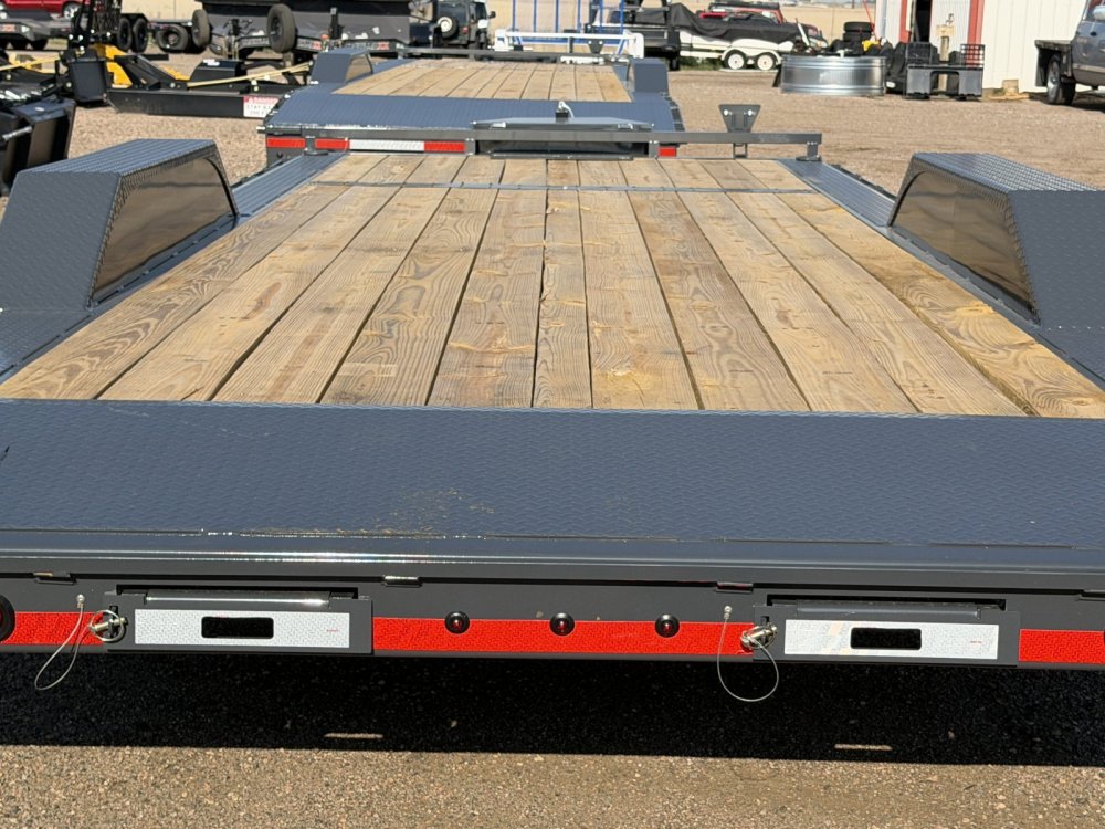 8.5'x24' Lamar Equipment